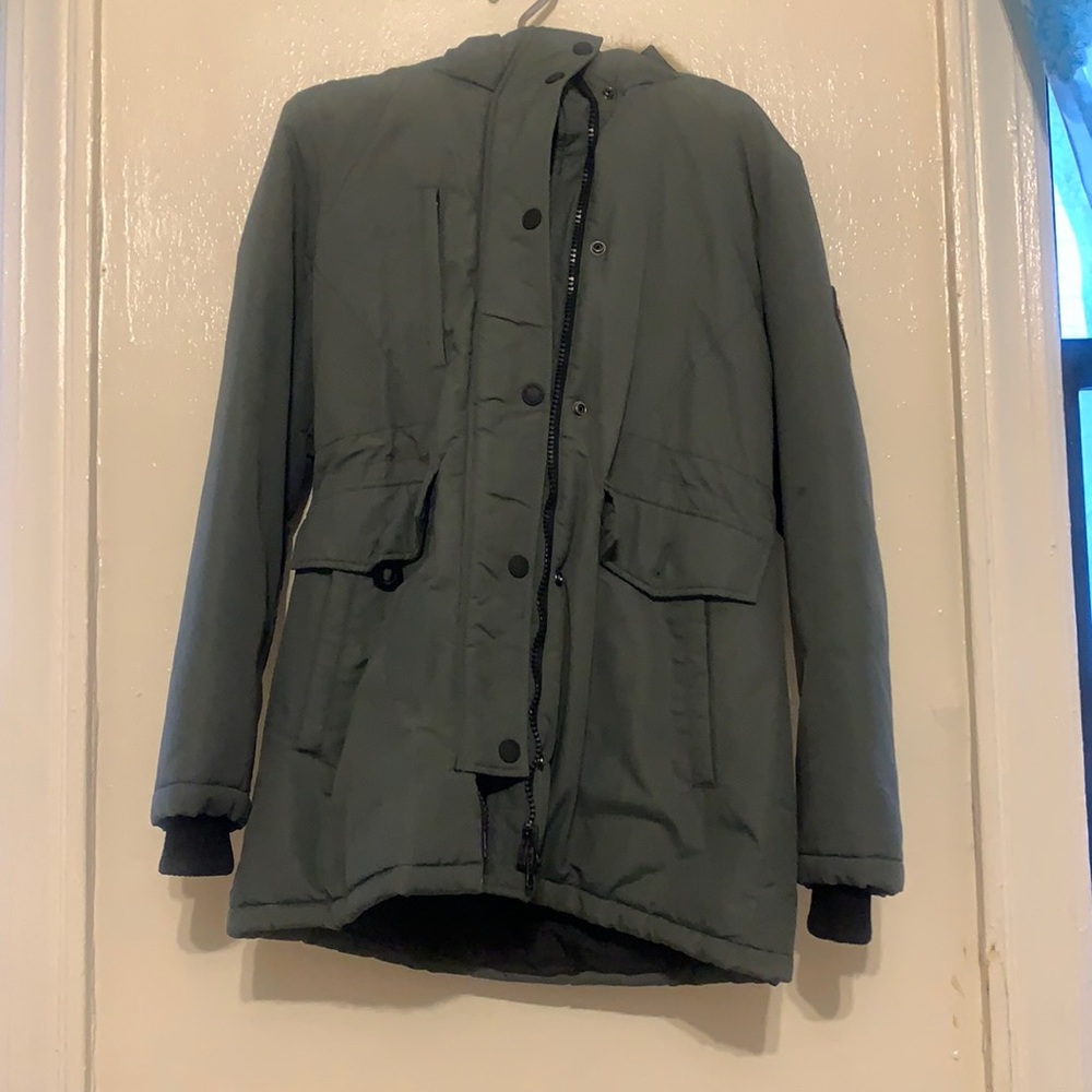 I’m selling a super dry coat, not worn more than 4 times, very good condition